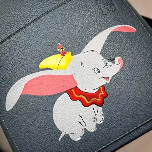 loewe罗意威推出迪士尼小飞象系列限量版双肩包---goya dumbo small