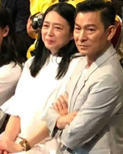 原创被天王藏了23年46岁诞下一女朱丽倩嫁刘德华后受了多少委屈