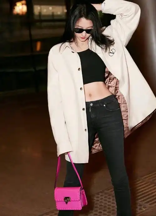 关晓彤北京出发前往戛纳##关晓彤