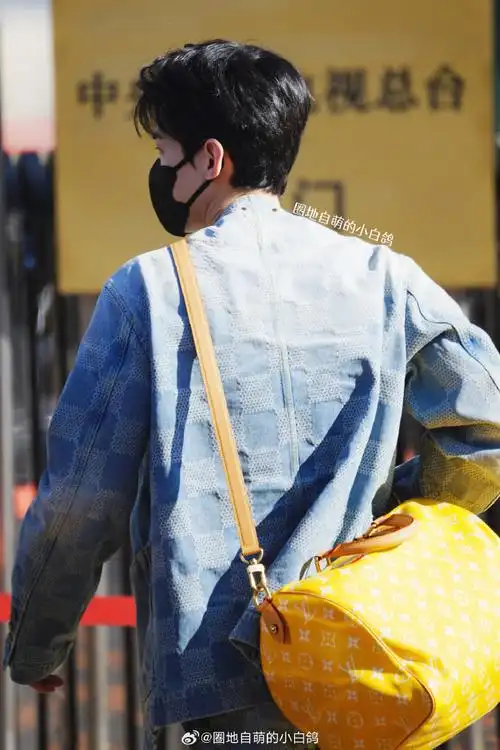 联排#bjt#白敬亭汪新#【20240207·北京】型男@白敬亭上班,背影都好看