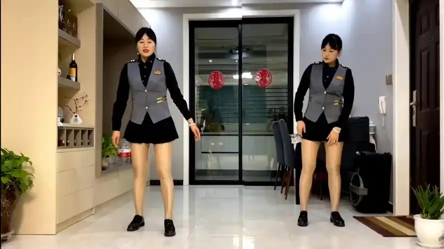 在家无聊跳一曲广场舞《家在御江南》混搭弹跳舞步_新浪新闻