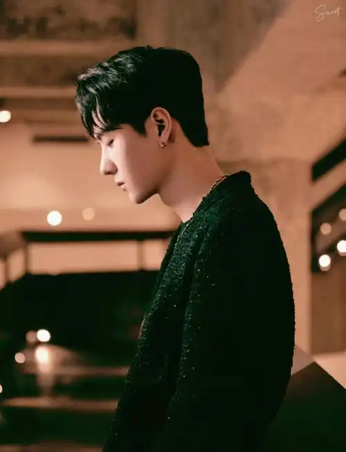 25 vf时装电影盛典饭修存图#王一博#惊艳了时光06#王一博 爱奇艺