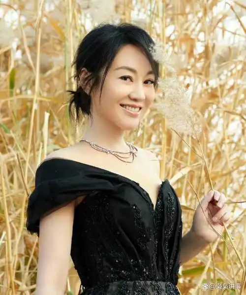 人们常说,年龄只是一个数字,而闫妮就是最好的证明.