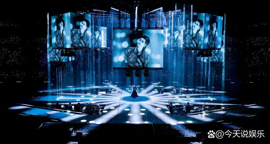 我们为您精心准备了九张绝美演唱会舞美高清神图.