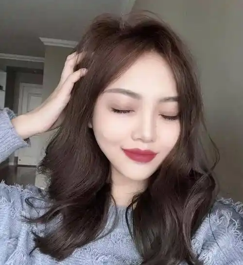 过40白头发就多了,染这4种"显白"发色,重拾年轻的美丽_黑色_颜色_显得