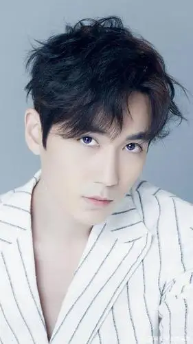 近几年最火的年轻男星,连男人看了都忍不住心动,真好看!