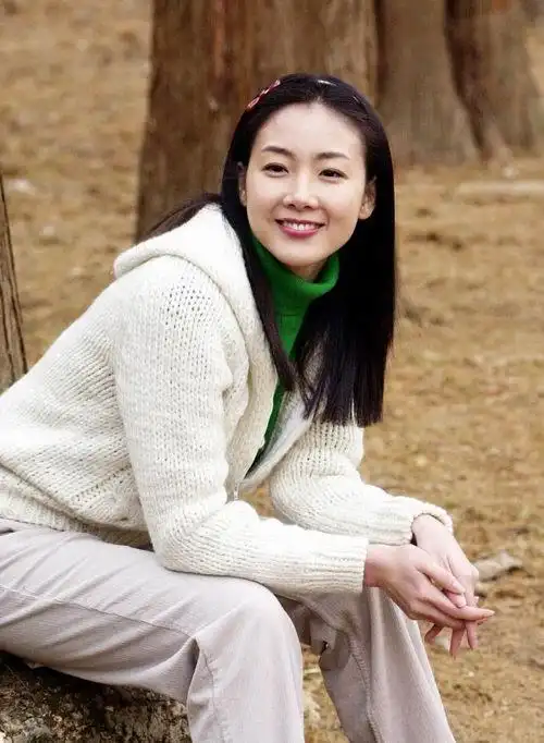 图文韩国当红女星崔智友个人写真集1