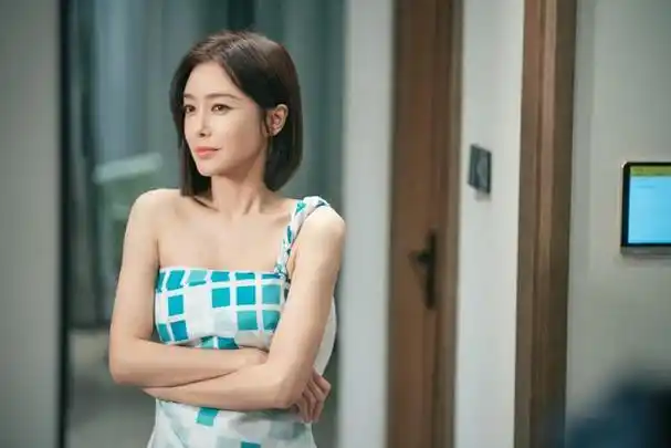 聚焦现代女性生活职场的电视剧《闪耀的她》正在近期热播,虽然网上的