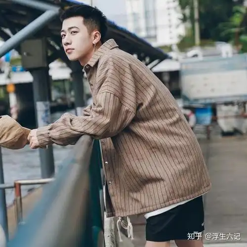 本人男21岁身高168体重140个人觉得自己不太会穿搭衣服现在怎样穿搭