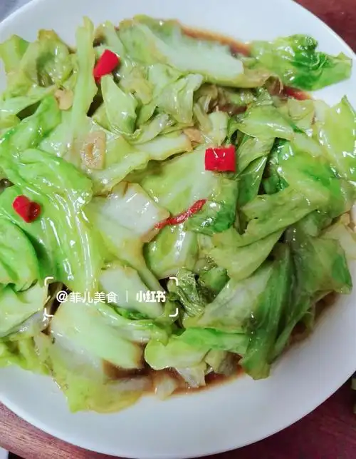 笔记灵感[樱花r]食材:包菜 蒜 小米辣[樱花r]做法:[一r]包菜用手撕成