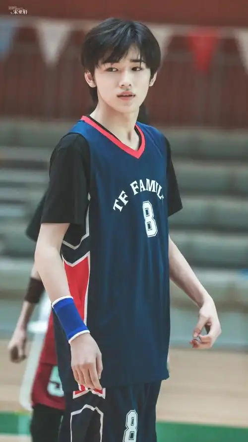 隐韧的幼兽#请问你喜欢篮球吗@时代少年团-宋亚轩8番が好きです