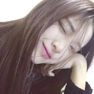 女生头像歪头笑