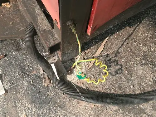 设备接地不规范