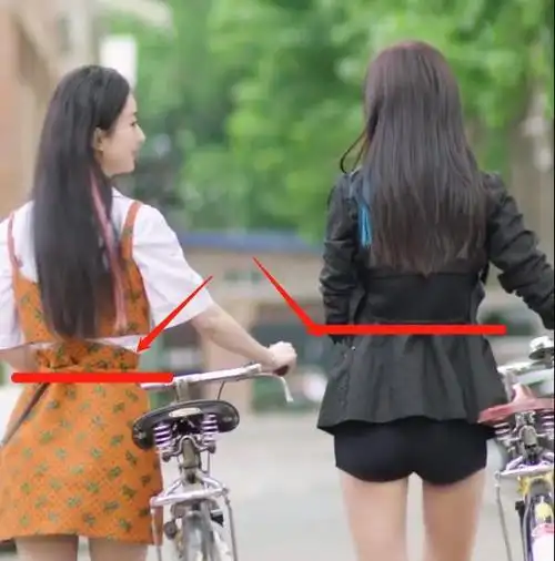 03身高相差1cm的差距都在腿上了原来,身高166cm的李冰冰,跟身高165的