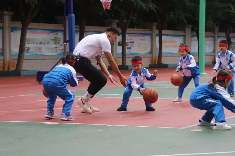 热血青春的体育课堂——海口市滨海第九小学第八届"崛起杯"教学节活动