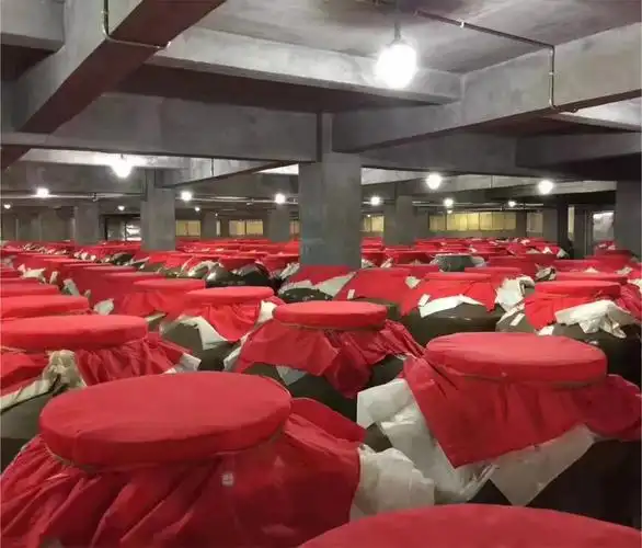 日月酒窖酱香型酿酒基地位于茅台镇酱香型白酒核心产区15.