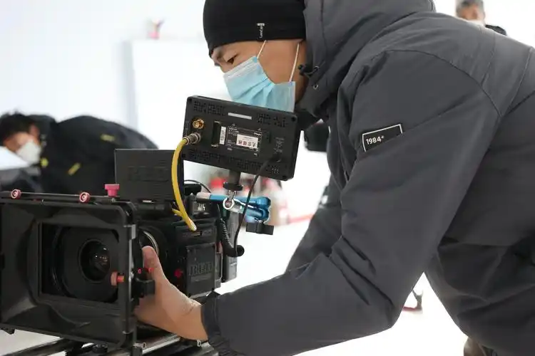 电影泪眼无痕在河北承德顺利杀青全体剧组人员不畏艰辛完成拍摄