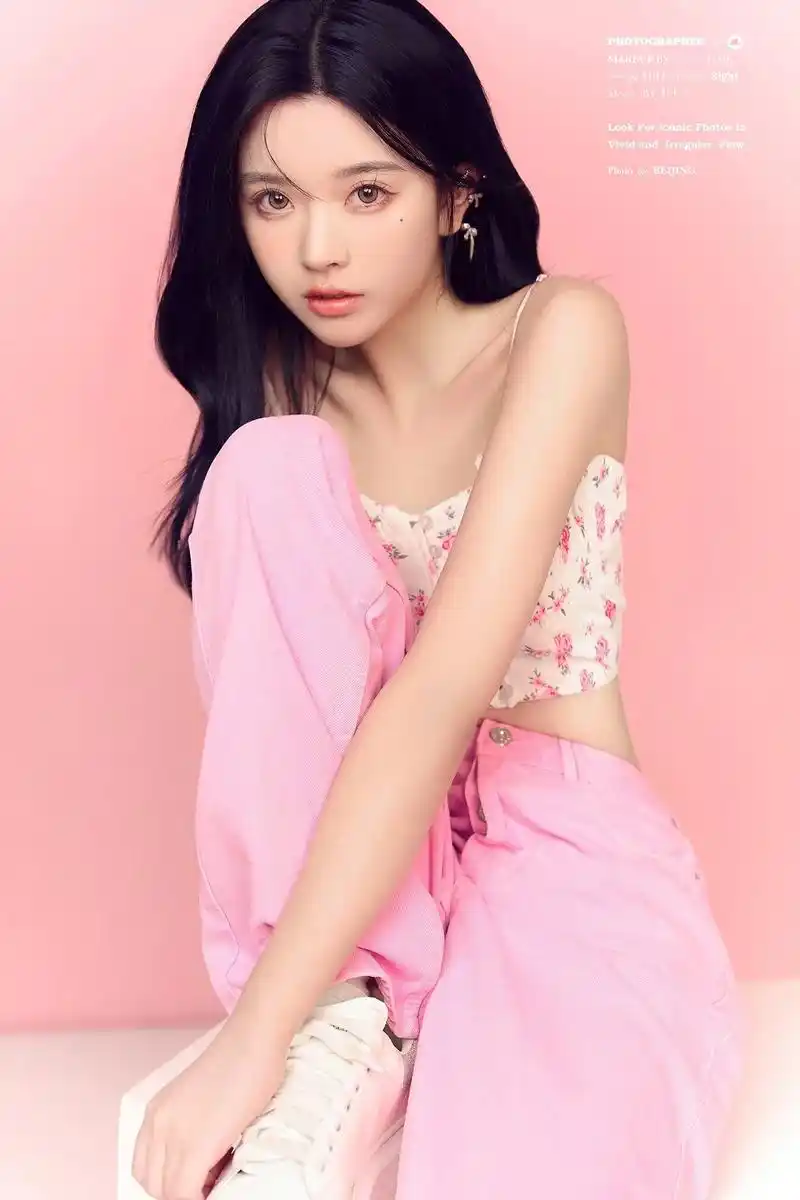 韩国杂志封面感的一组片子,拍完后想跟妹妹说,赶紧出道吧~ @彭十六elf