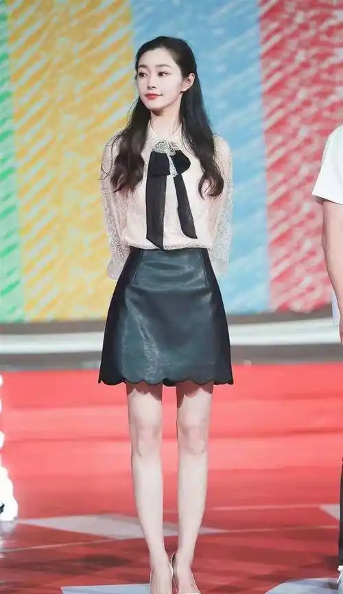 宋轶米se衬衫搭配高跟鞋,穿在身上很有文艺范(4)-中国着装