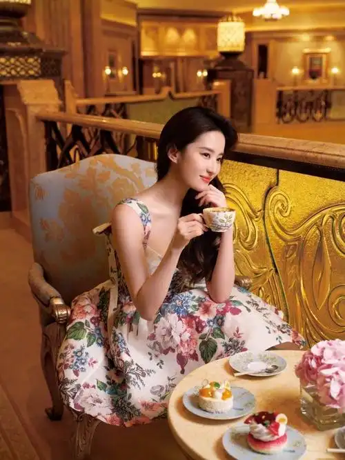 刘亦菲六套造型