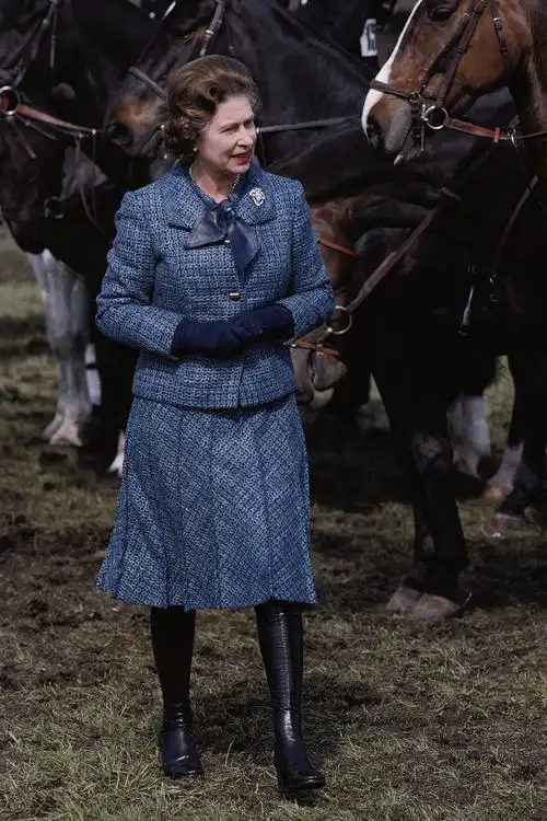 女王伊丽莎白二世最时尚剪影