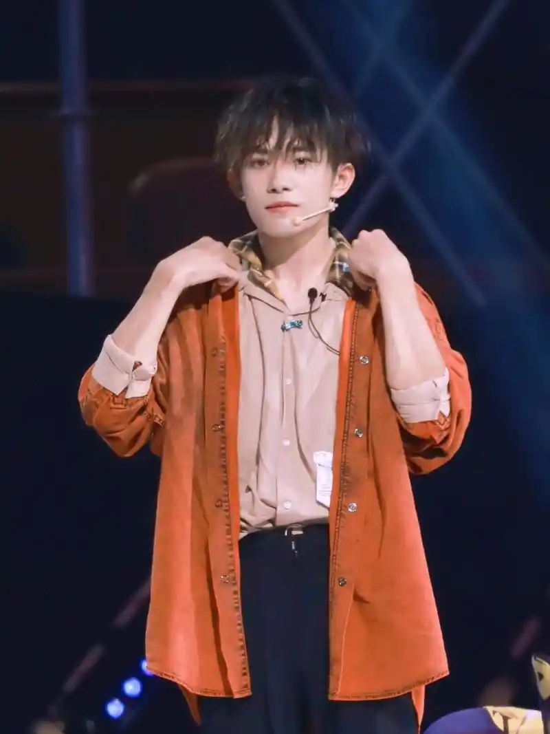 易烊千玺_演唱会_tfboys_街舞_tfboys六周年演唱会_影视_音乐