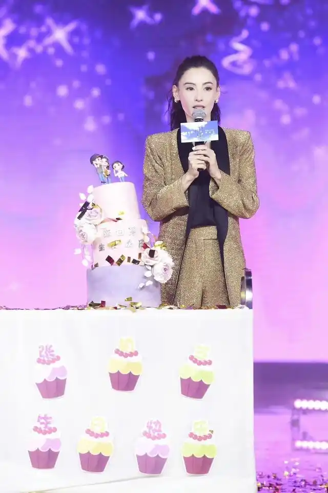 张柏芝泪洒"任何天气"生日会,自曝想当导演宣布"永不退休"