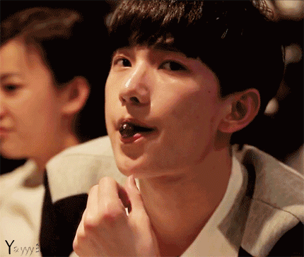 午休吃货时间杨洋卖萌gif动图_动态图_表情包下载_soogif