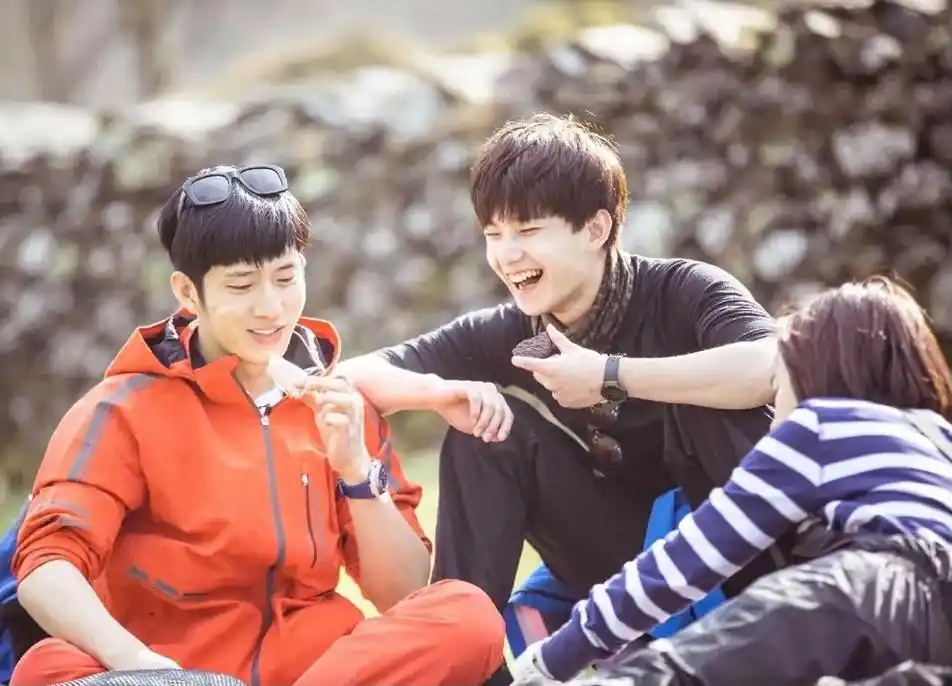 很帅但真的油的杨洋,请向黄晓明学学去油吧!