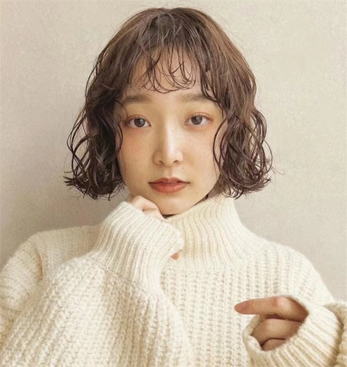 慵懒麦穗卷发型 轻盈自然显发量_女生卷发 - 美发站