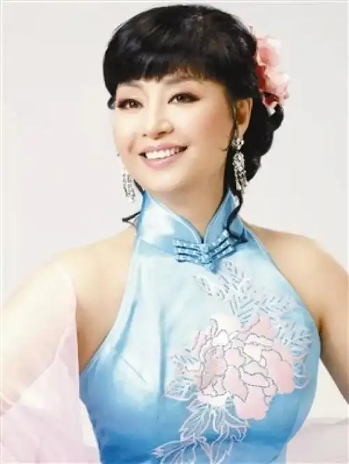 殷秀梅此次活动由中国文联会,中国电影家协会,中国文艺志愿者协会主办