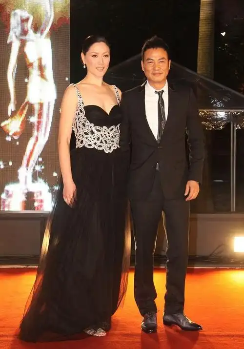 任达华娶的奥地利老婆超模身材高级出彩随便一穿都有成熟感