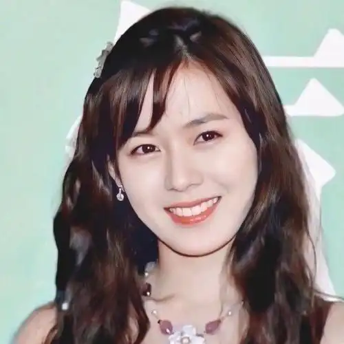 孙艺珍现在状态真的很好,又想起了以前拿姐姐的照片做头像的日子了