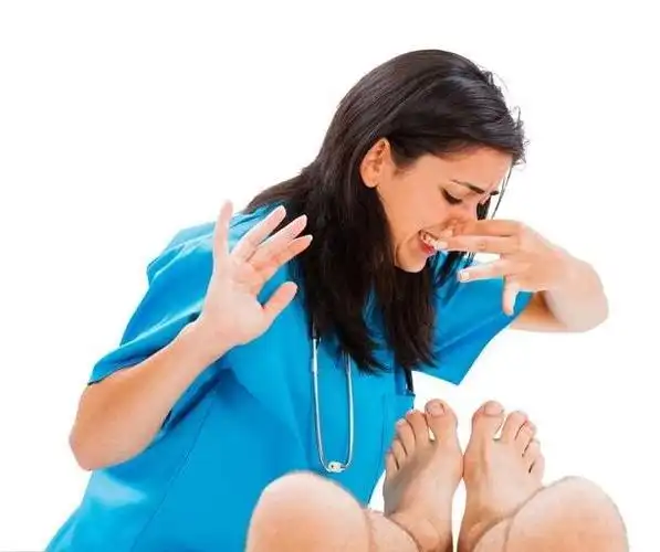 女性脚臭概率比男性高吗脚臭别害羞看看该怎么改善呢