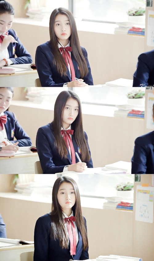 关晓彤 老师晚上好 cr:扣子吖