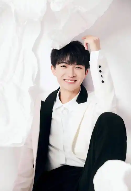 质疑周深整容的黑子,你知道周深在哪里整过容吗?-第20张图片-音乐名堂