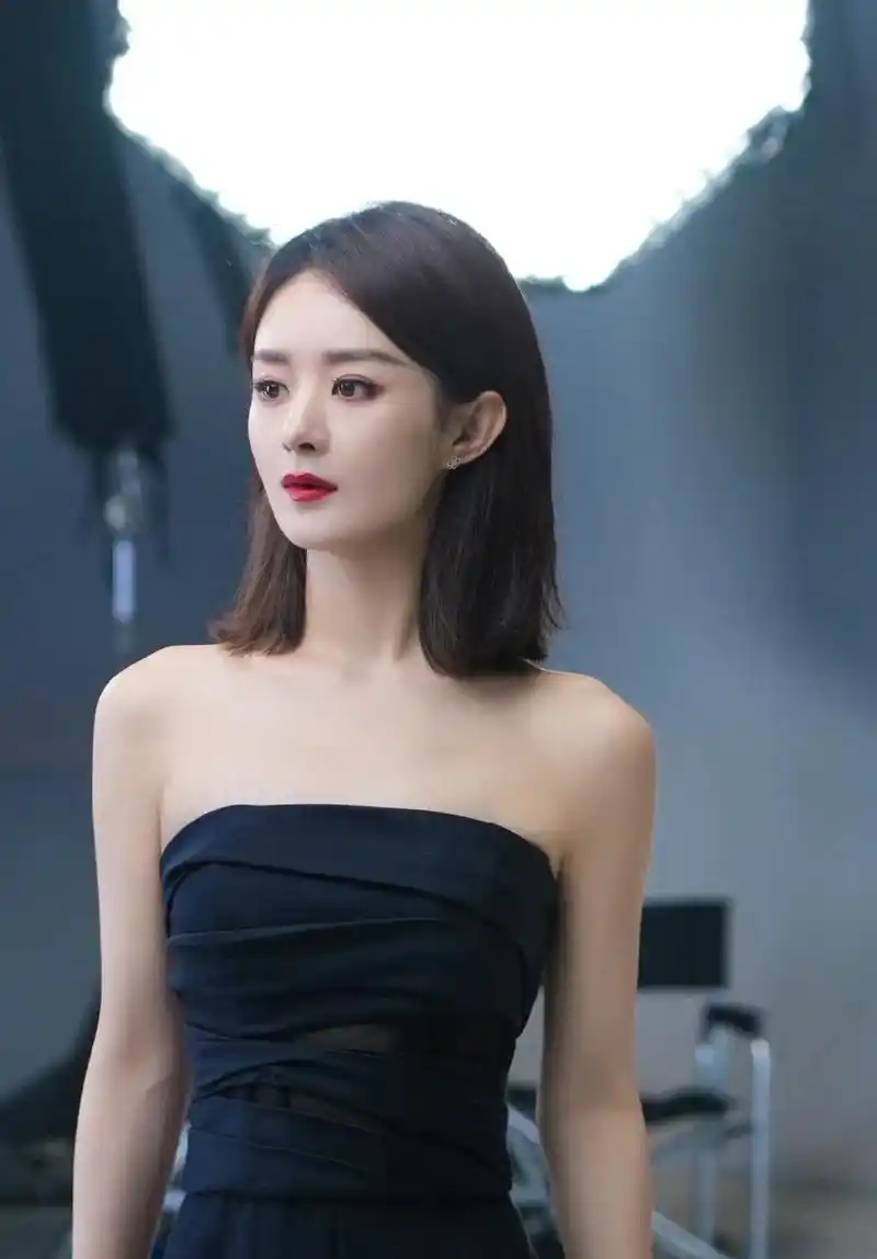 这衣服,真得很修身,太漂亮了.#赵丽颖