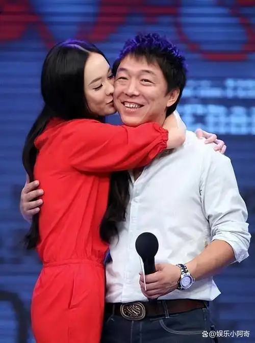 回顾黄渤曾被林志玲公开表白成名后娶初恋为妻两人恩爱至今