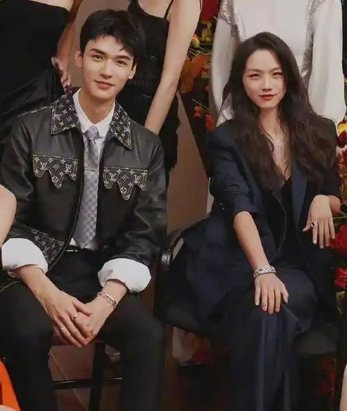 张艺兴败给新晋流量龚俊,杨幂被挤到最后面_周冬雨_宋茜_汤唯