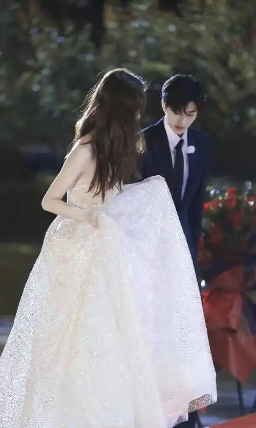 蔡徐坤不愧是cp体质不仅与lisa组cp如今又和baby组姐弟cp