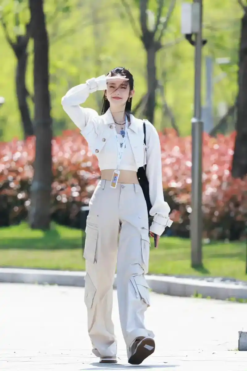 张艺凡女子推理社.#张艺凡  我可太爱凡子在推理社的穿搭了  - 抖音