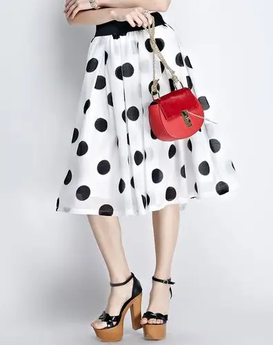 白底黑点中腰合身款半身裙