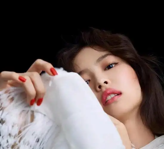 金智妮jennie大红唇很喜欢