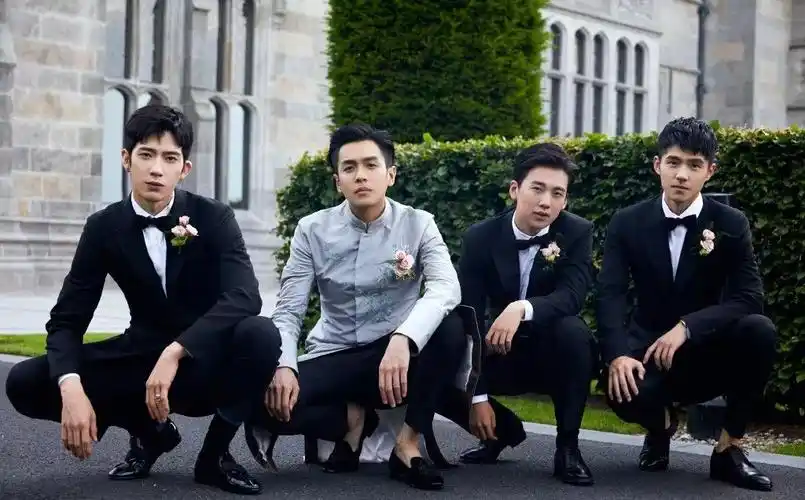 并与张若昀在古装剧《庆余年》中有合作的李沁现场超帅伴郎团与绝美