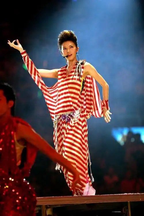 图文:小天后孙燕姿北京演唱会精彩纷呈(4)