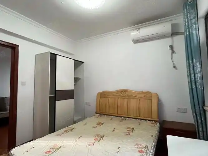 奥山世纪城怡芳苑精装3室2厅1卫房东自住房拎包入住