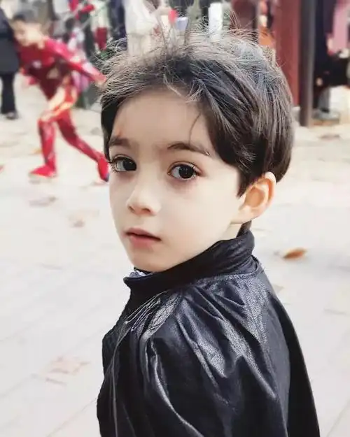 又想骗我生儿子这个5岁的混血小男孩17万网友被他的天使面孔暴击网友