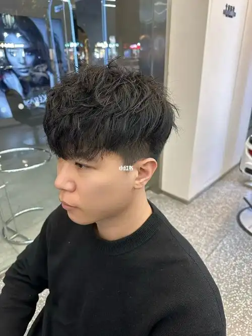 男生发型钢夹纹理碎盖