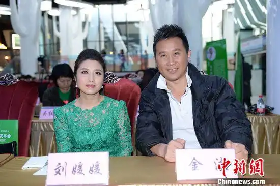 歌唱家刘媛媛金波支持绿化公益呼吁重视环保