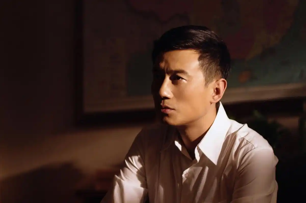 《风再起时》登湖南 徐洪浩转业成"公务员"